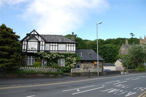 tudor lodge porthmadog wales.